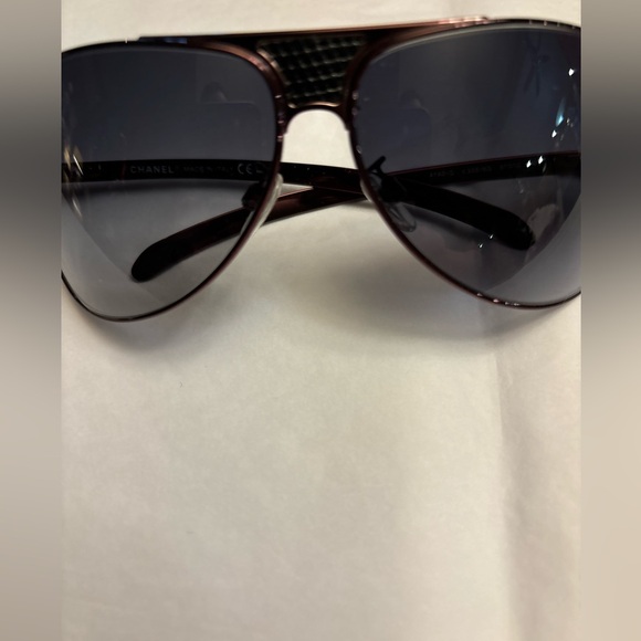 Authentic unisex Vintage Chanel Aviator Sunglasses With Alligator Trim - Picture 9 of 12